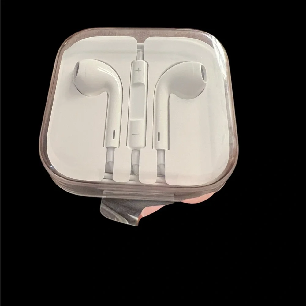 New Apple Wired Earbuds